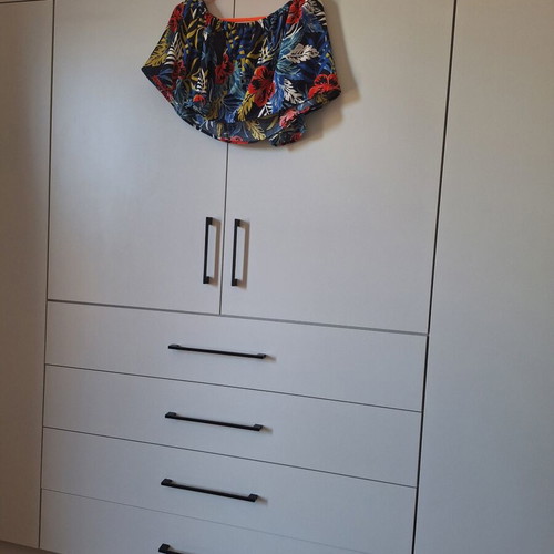 Set with off-shoulder blouse and high-waisted pants like new, colorful blue