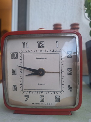 Vintage Σοβιετικό ξυπνητήρι Jantar 4 Jewels, κατασκευασμένο στην ΕΣΣΔ σαν καινούργιο