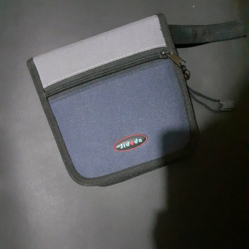 CD, DVD case like new with 14 double-sided sleeves
