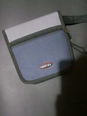 CD, DVD case like new with 14 double-sided sleeves