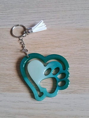 Handmade heart keychain from resin new, white and green