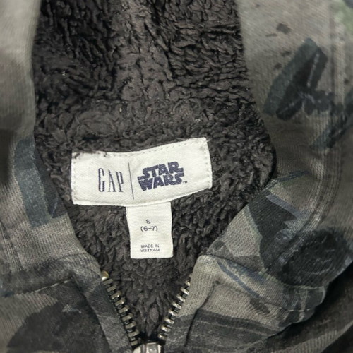 Gap fleece jacket with inner fur in good condition