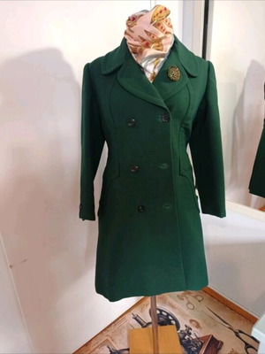 Authentic vintage green coat like new, size S