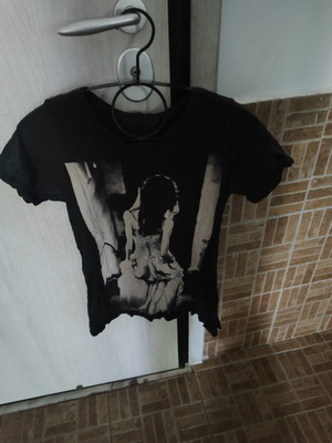 Black women's T-shirt with graphic print, size M