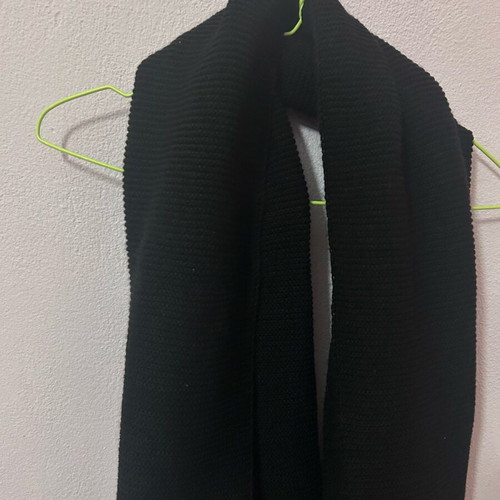 Wool scarf like new, black