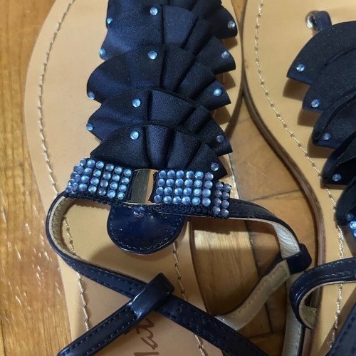 Flat sandals blue with rhinestones and ruffles like new