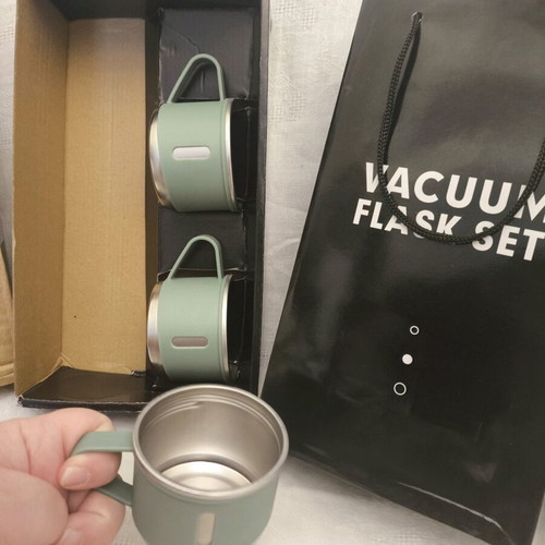 Vacuum Bottle Set 500ml with 3 Mint Cups, New