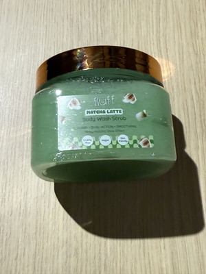 Fluff Matcha Latte απολεπιστικό σώματος και αφρόλουτρο 350 ml