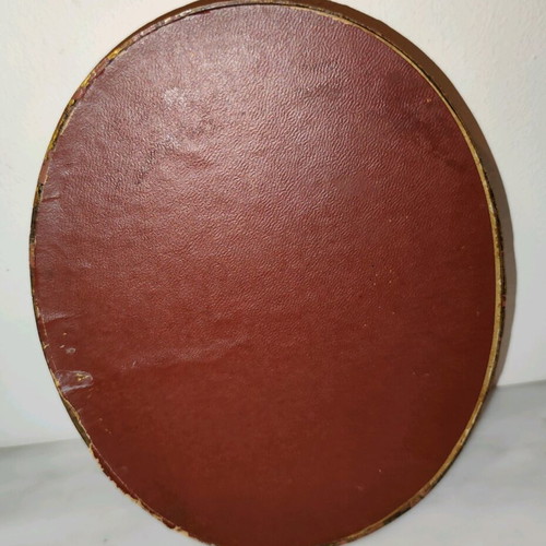 Oval frame with wooden border used, vintage