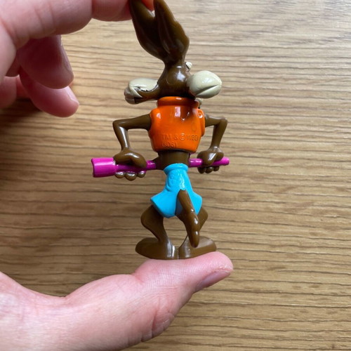 Фигури Kinder Surprise Maxi Looney Tunes Coyote и Yosemite Sam като нови