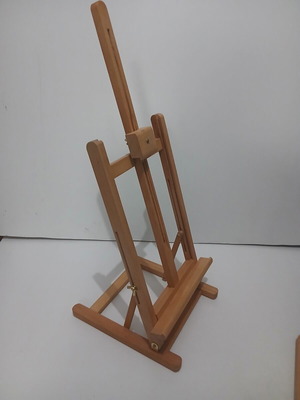 Wooden easels like new, set of two floor models