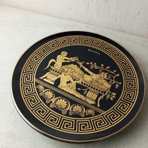 Decorative plate with gold details like new, diameter 0.23