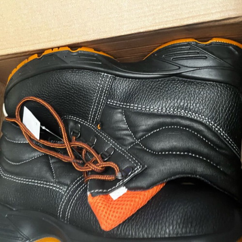 Work Shoes size 44 new, waterproof, anti-slip with steel toe