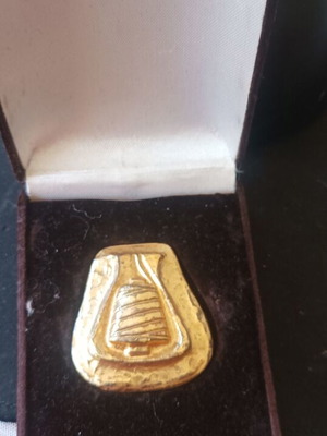 ETMA Collectible Memorabilia in Velvet Box like new