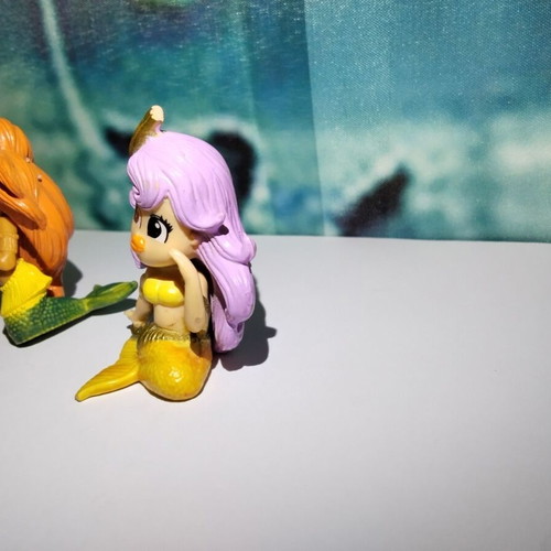 Fizz 'n' Surprise Mermaids figures used, set of 2 by Moose Toys