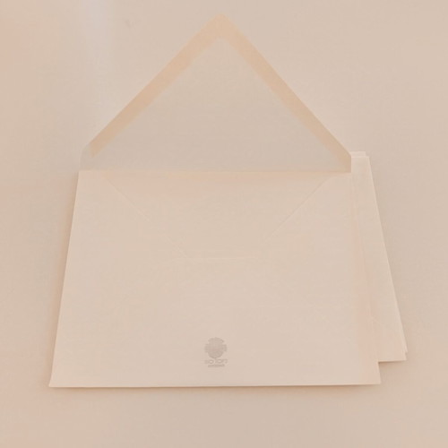 White envelopes 18x13.5cm pack of 3 like new