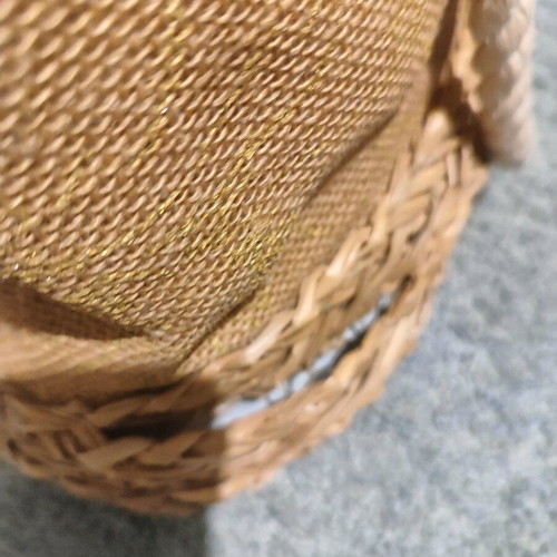 Straw shoulder bag used with pom poms and rope straps beige