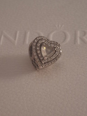 Charm Pandora καρδιά διακοσμημένη με ζιργκόν πέτρες και κρύσταλλο σαν καινούριο
