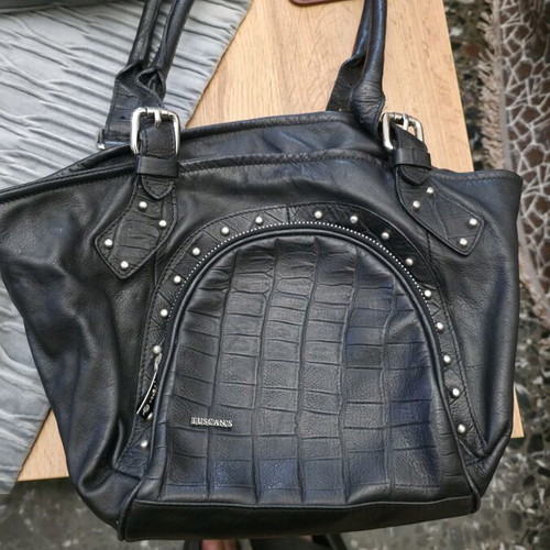 Tuscan's Italian leather handbag like new, black croco detail