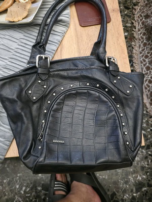 Tuscan's Italian leather handbag like new, black croco detail
