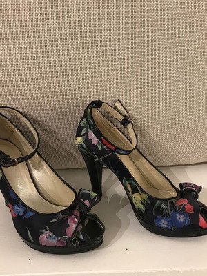 Vavoulas high-heeled shoes like new, size 36, black multicolor