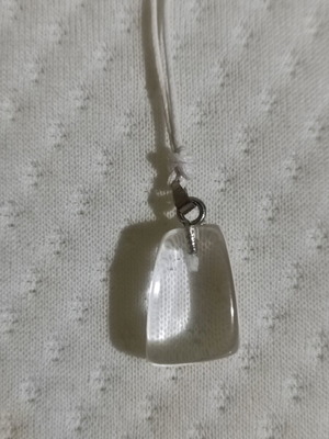 Quartz pendant necklace