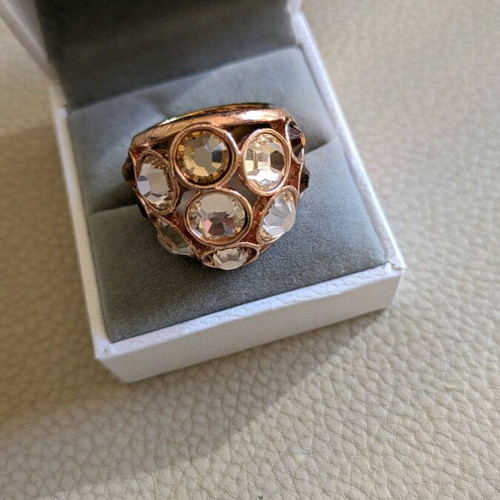 Gold cocktail ring like new with white stones made of steel