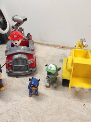 Paw Patrol σετ με Marshall πυροσβεστικό όχημα, Rubble μπουλντόζα και 4 φιγούρες σαν καινούργιο