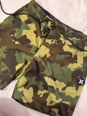 Hurley Phantom Boardshorts camo like new, men's size 34