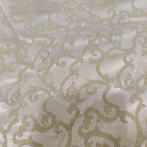 Jacquard quilt Italy new with 2 pillowcases and decorative item