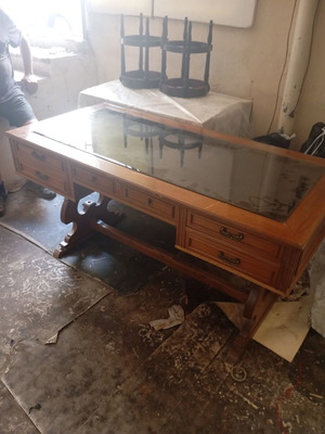 Wooden desk vintage with glass top and 5 drawers