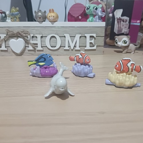 Kinder Nemo figure collection like new, set of 8 miniatures