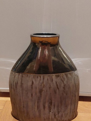 Handmade ceramic vase like new, heavy and sturdy