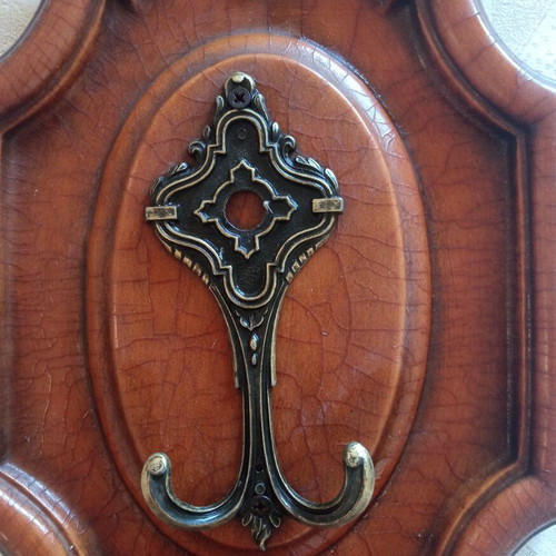 VINTAGE WOODEN HANGER***WAREHOUSE CLEARANCE***WHOEVER GETS IT FIRST!