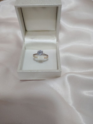 Two-tone 14k (585) solitaire ring size 52 like new, zircon stones