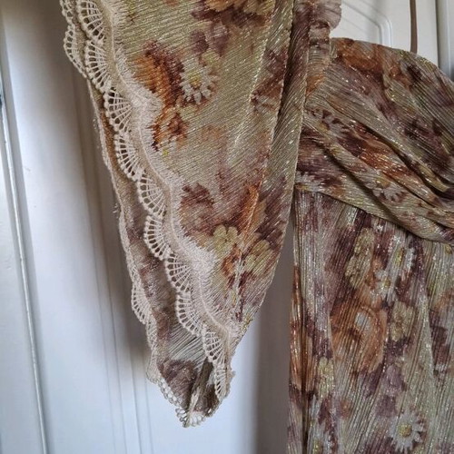 BSB cocktail blouse like new, gold with golden details