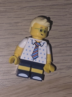 Lego CMF μινιφιγούρα Birthday Party Boy Series 18 употребяван