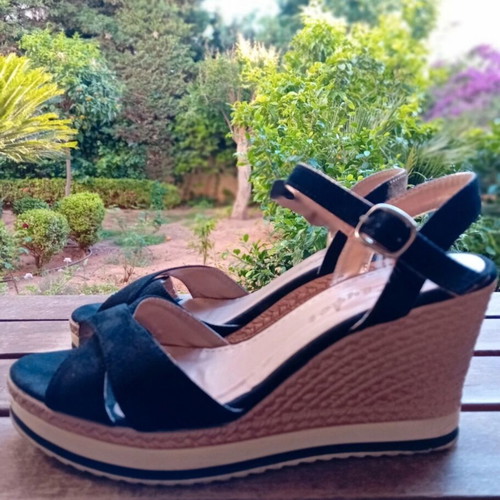Platform sandals size 38 like new, black and white with strap