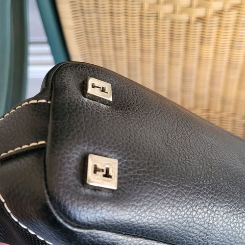 Τσάντα χειρός Tommy Hilfiger μαύρη σαν καινούργια