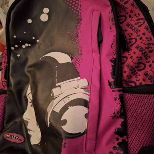 School bag used with minimal wear, ideal for middle and high school kids