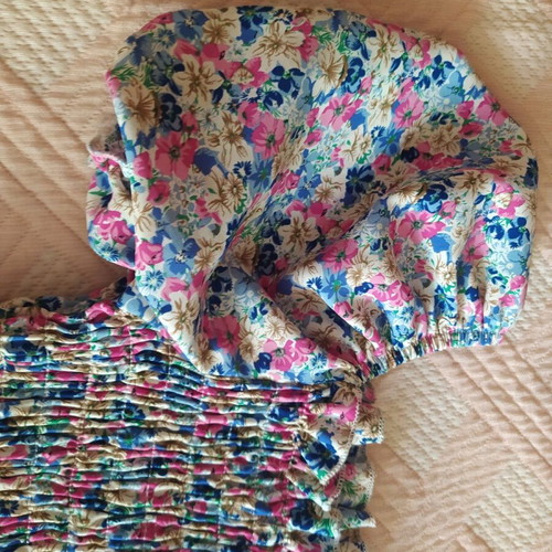 Youth blouse like new with floral print and puff sleeves