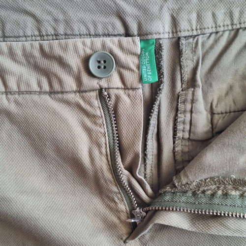 United Colors of Benetton Beige Micro Stripe Chino Shorts Small like new