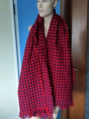 Scarf huge like new, black and red