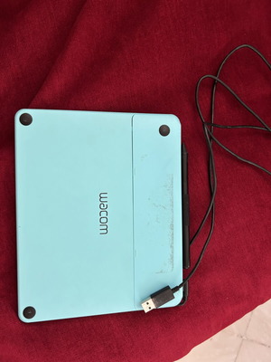 Wacom drawing tablet like new, computer connected