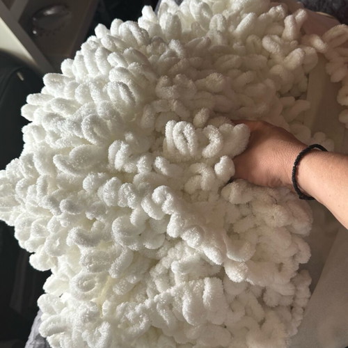 Puffy yarn used, over 10 skeins, white color