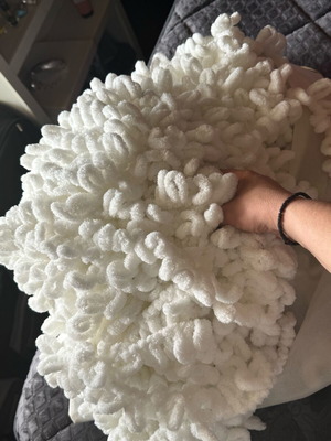 Puffy yarn used, over 10 skeins, white color