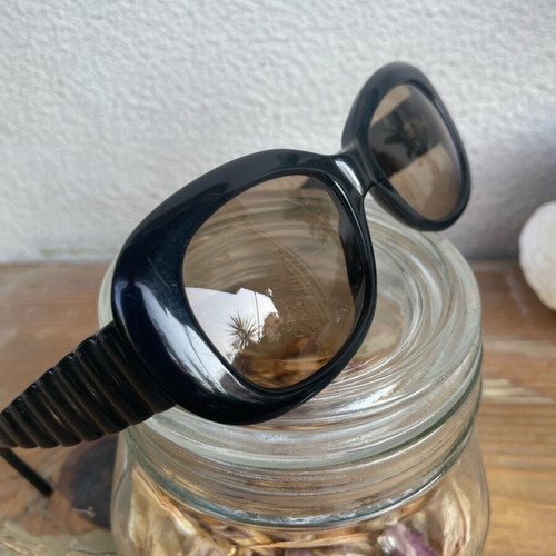 Sisley sunglasses like new with black frame and brown lenses