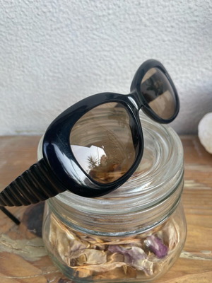 Sisley sunglasses like new with black frame and brown lenses