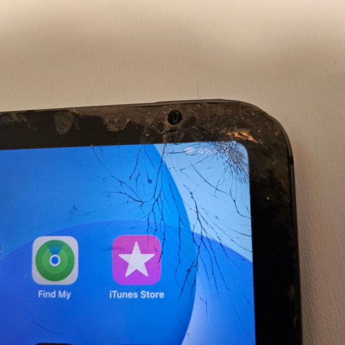 Ipad mini 6 256GB 5G used with cracked screen and worn case