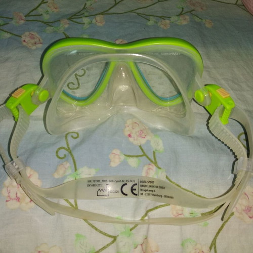Children's snorkeling mask